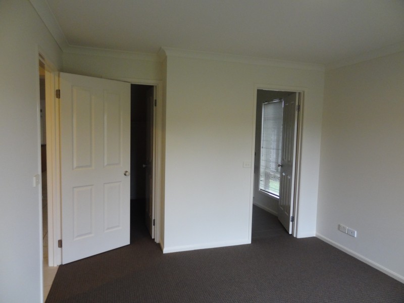 11 Baddeley Circuit, Cranbourne North VIC 3977