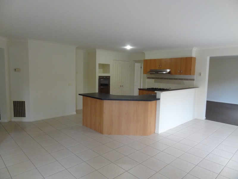 11 Baddeley Circuit, Cranbourne North VIC 3977