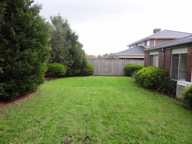 11 Baddeley Circuit, Cranbourne North VIC 3977