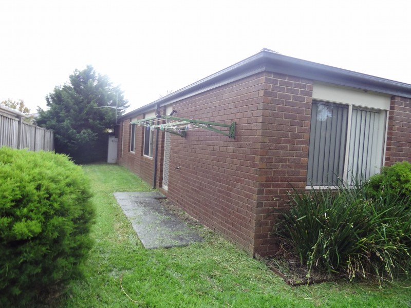 11 Baddeley Circuit, Cranbourne North VIC 3977