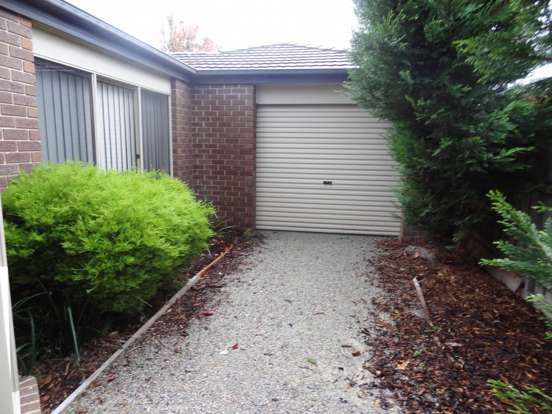 11 Baddeley Circuit, Cranbourne North VIC 3977