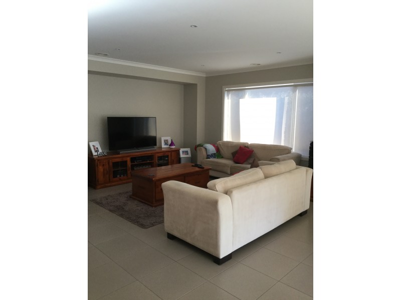 16 Prospect Way, Officer VIC 3809