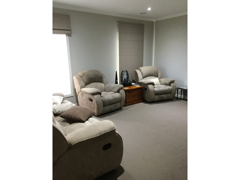 16 Prospect Way, Officer VIC 3809