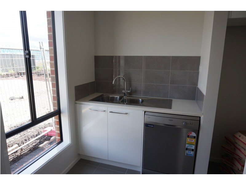 12 Lanthorn Crescent, Cranbourne East VIC 3977