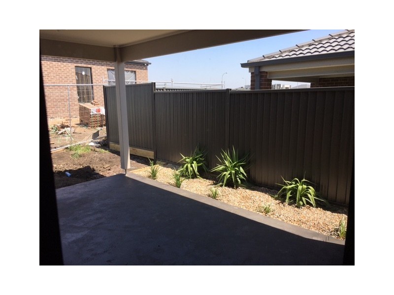 12 Lanthorn Crescent, Cranbourne East VIC 3977