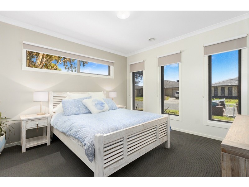 11 Howe Way, Cranbourne East VIC 3977