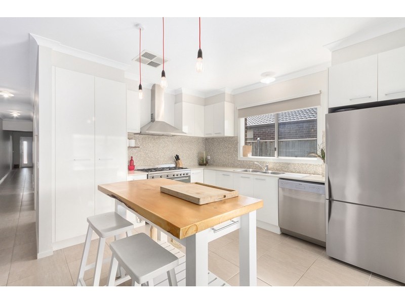 11 Howe Way, Cranbourne East VIC 3977