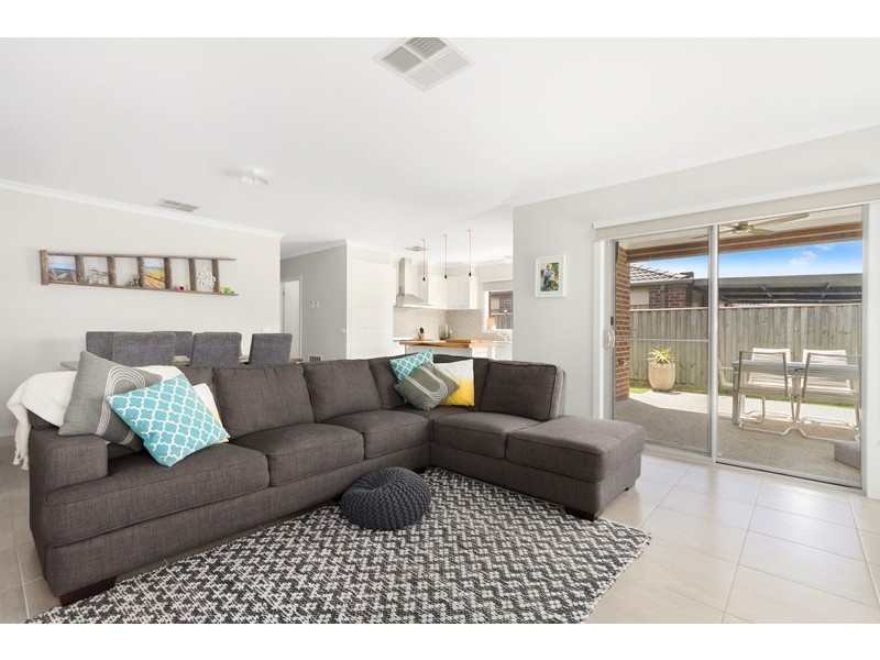 11 Howe Way, Cranbourne East VIC 3977