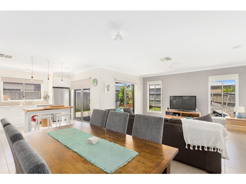 11 Howe Way, Cranbourne East VIC 3977