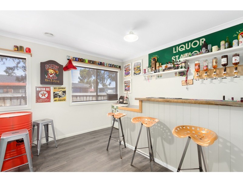 11 Howe Way, Cranbourne East VIC 3977