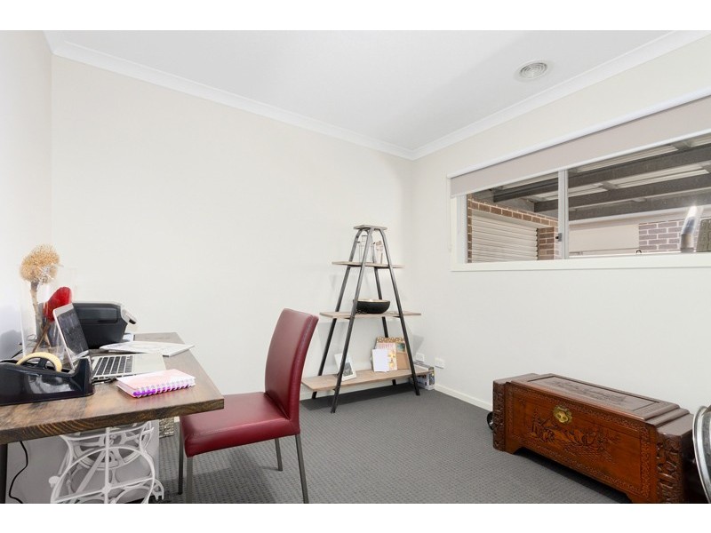 11 Howe Way, Cranbourne East VIC 3977