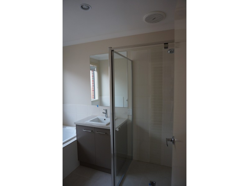 25 Barossa Drive, Clyde North VIC 3978