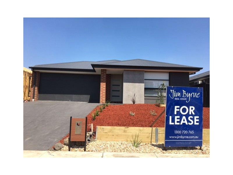 12 Lanthorn Crescent, Cranbourne East VIC 3977