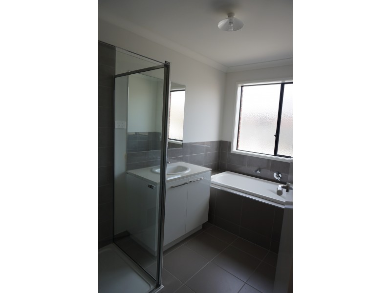 12 Lanthorn Crescent, Cranbourne East VIC 3977