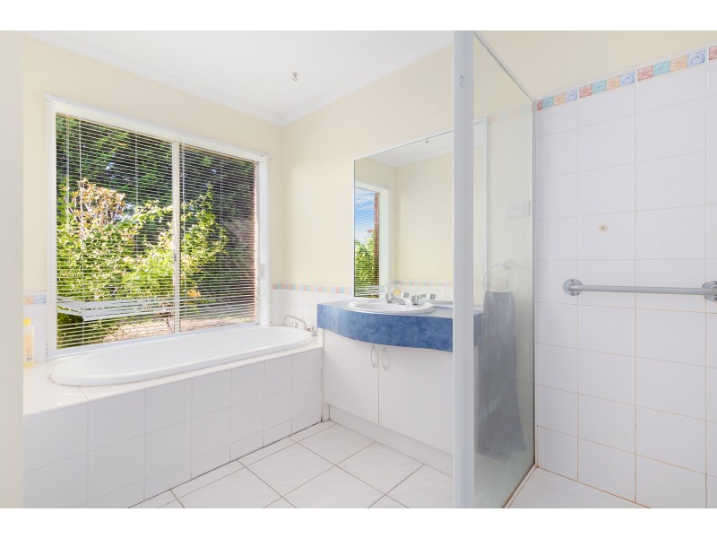 8 Byron Court, Narre Warren South VIC 3805