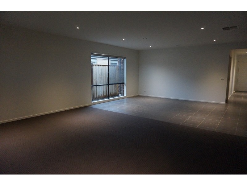 9 Brocker Street, Clyde North VIC 3978