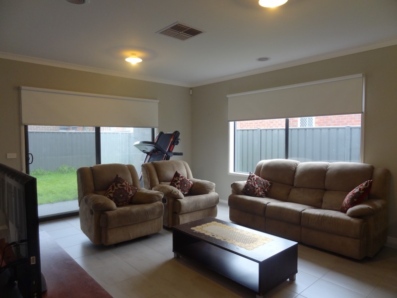 34 Fleuve Rise, Clyde North VIC 3978