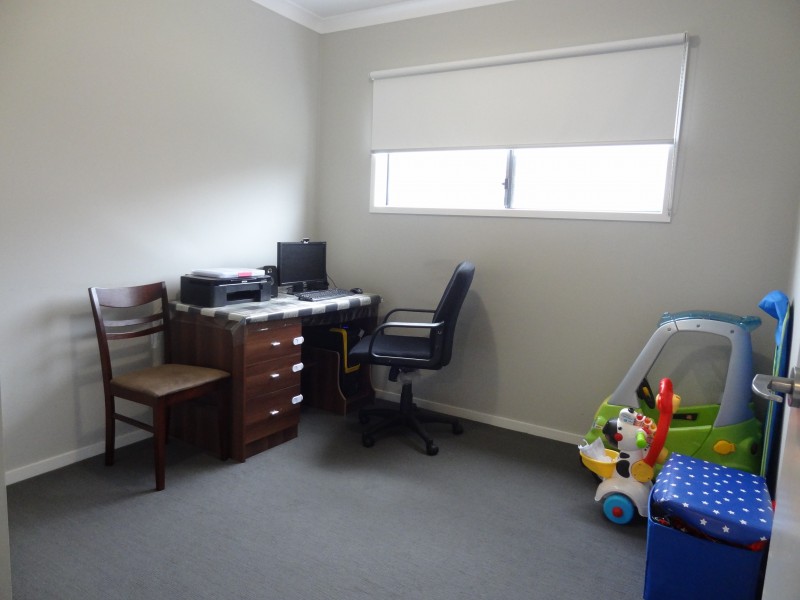 34 Fleuve Rise, Clyde North VIC 3978