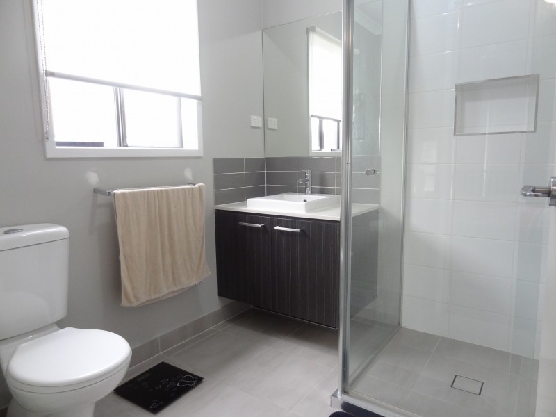 34 Fleuve Rise, Clyde North VIC 3978