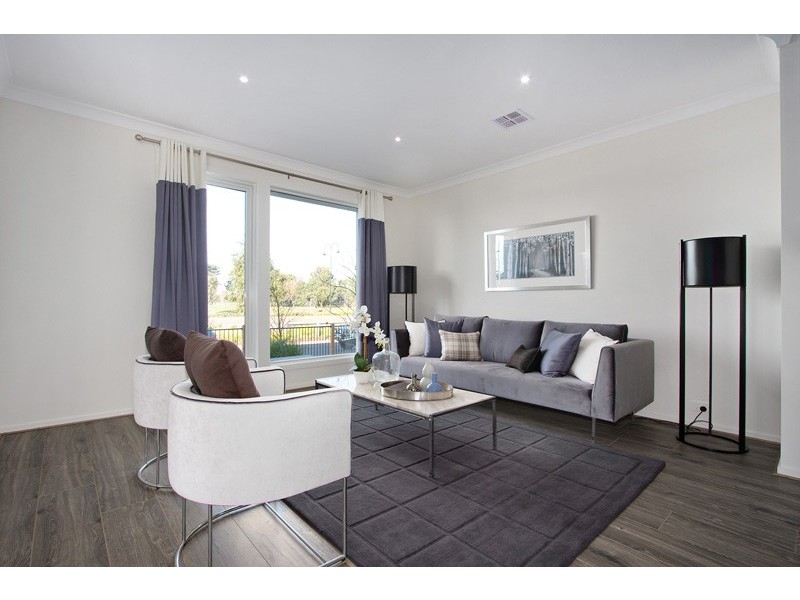 44 Prendergast Avenue, Cranbourne East VIC 3977