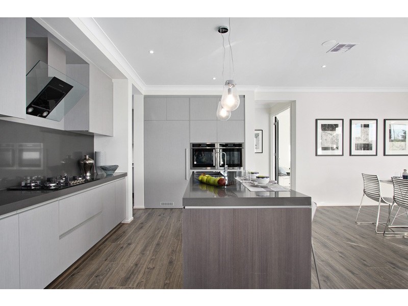 44 Prendergast Avenue, Cranbourne East VIC 3977