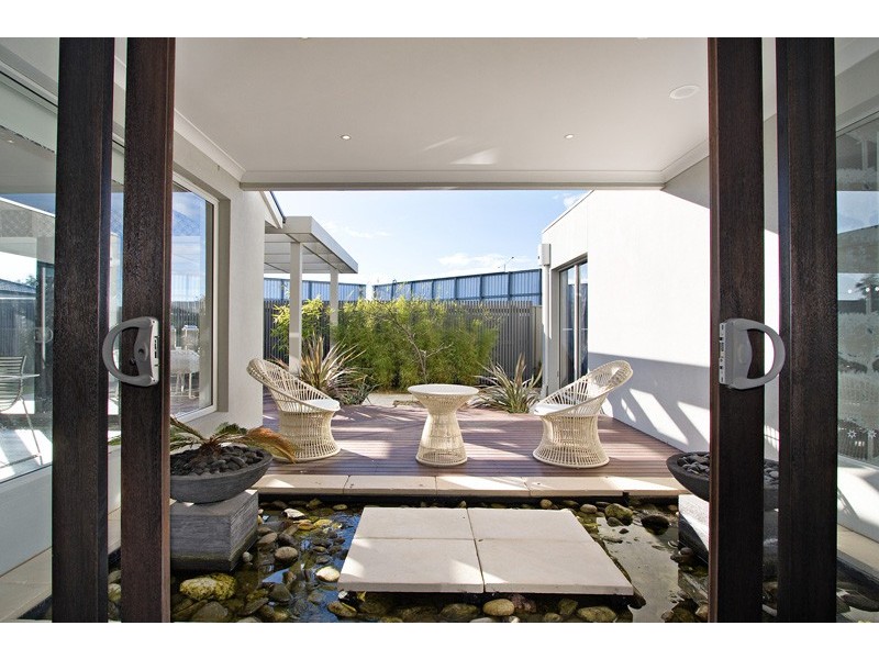 44 Prendergast Avenue, Cranbourne East VIC 3977