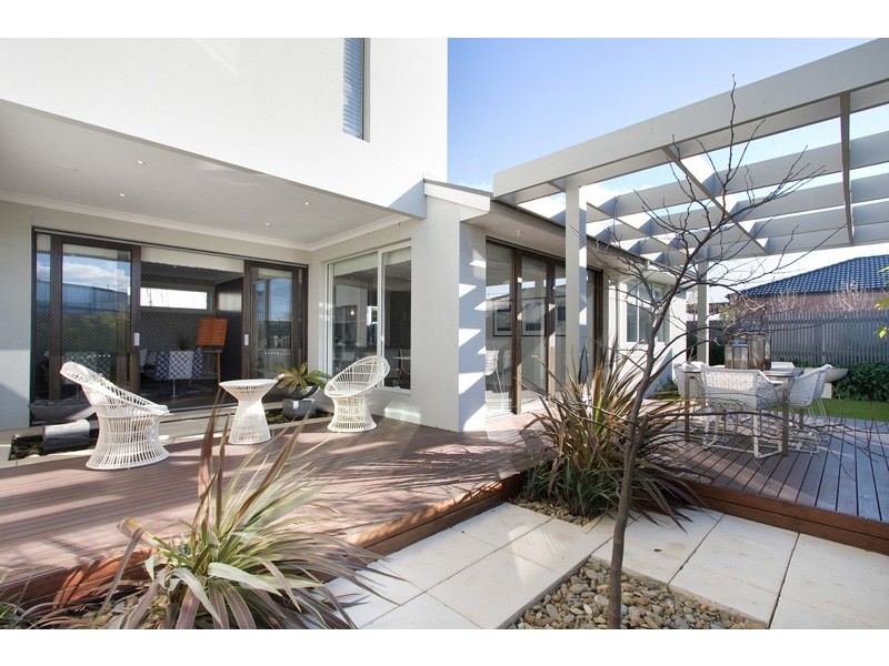 44 Prendergast Avenue, Cranbourne East VIC 3977