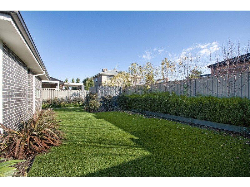 44 Prendergast Avenue, Cranbourne East VIC 3977