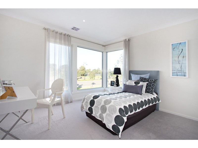 44 Prendergast Avenue, Cranbourne East VIC 3977