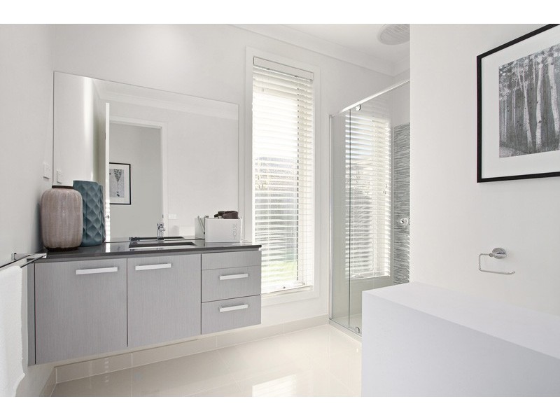 44 Prendergast Avenue, Cranbourne East VIC 3977