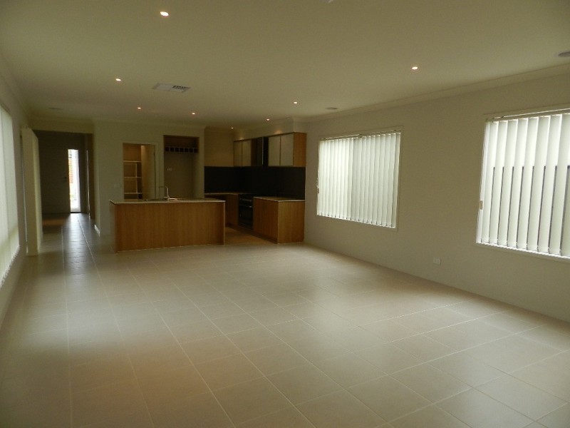 99 Selandra Boulevard, Clyde North VIC 3978