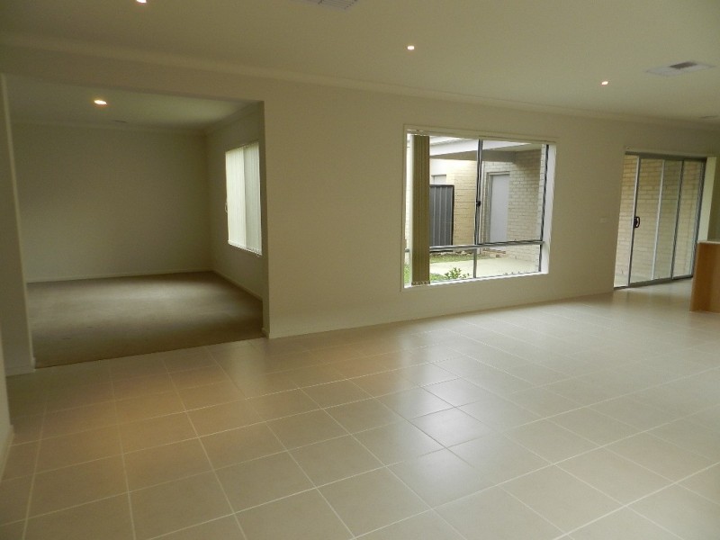 99 Selandra Boulevard, Clyde North VIC 3978