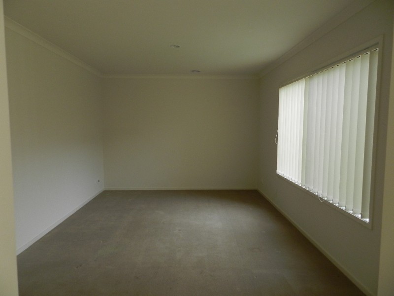 99 Selandra Boulevard, Clyde North VIC 3978