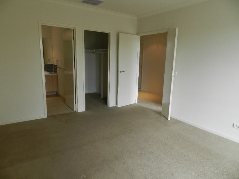 99 Selandra Boulevard, Clyde North VIC 3978