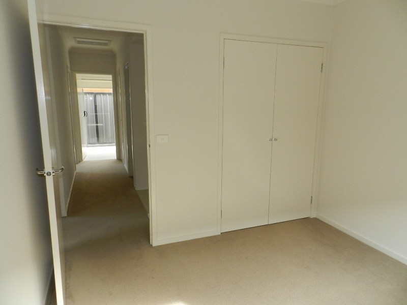 99 Selandra Boulevard, Clyde North VIC 3978