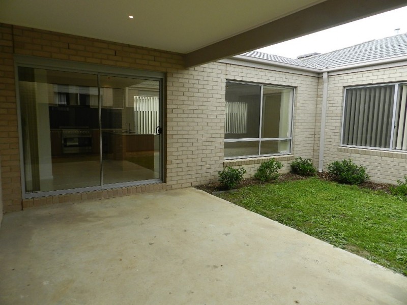 99 Selandra Boulevard, Clyde North VIC 3978