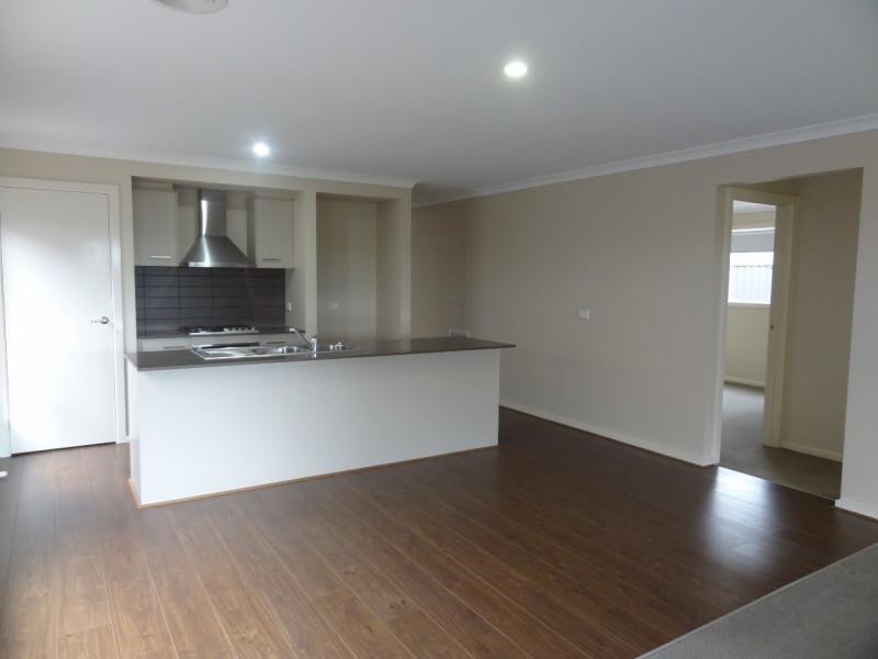 23 Fleuve rise, Clyde North VIC 3978