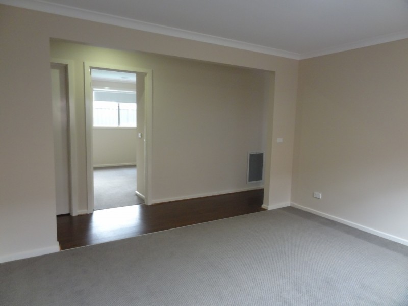 23 Fleuve rise, Clyde North VIC 3978