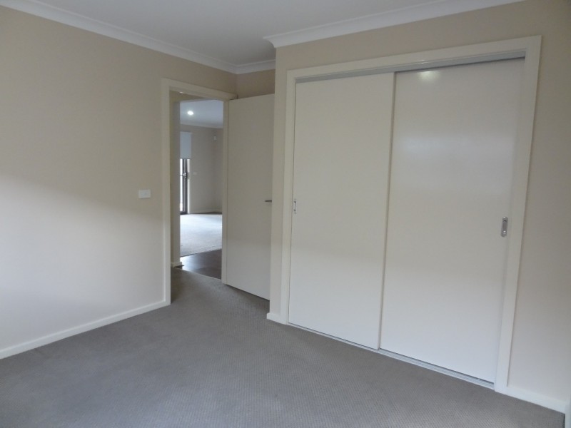 23 Fleuve rise, Clyde North VIC 3978