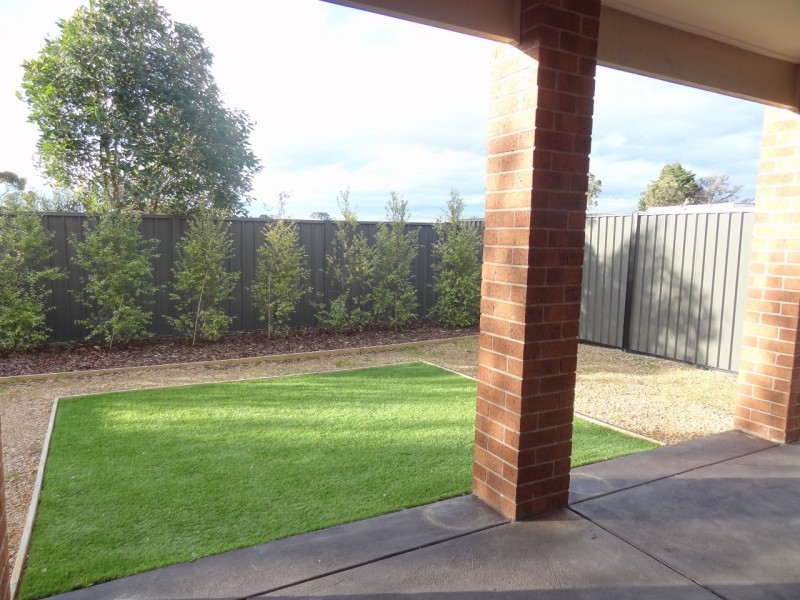 23 Fleuve rise, Clyde North VIC 3978