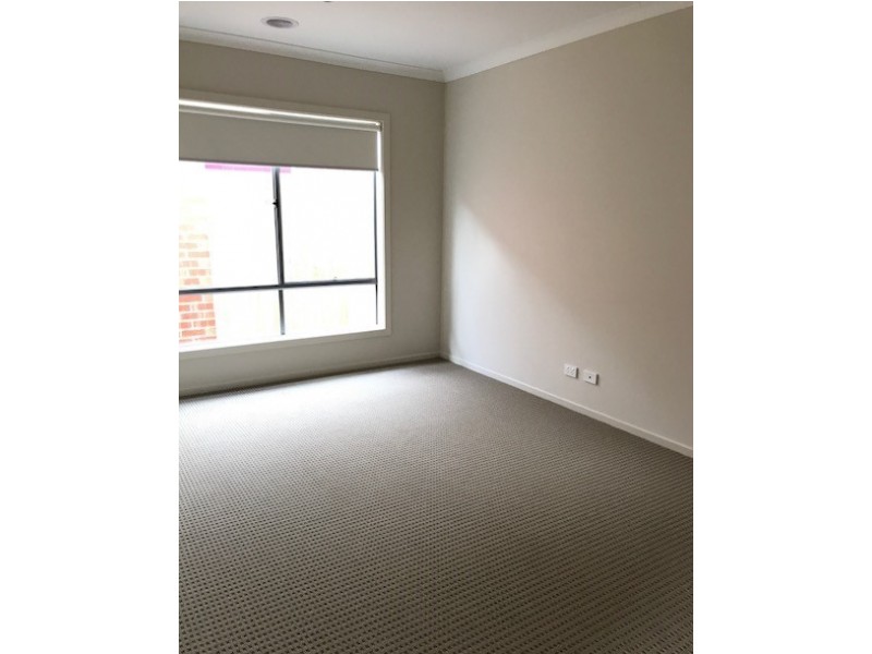 26 Chambers Crescent, Cranbourne North VIC 3977