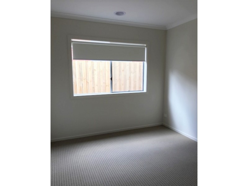 26 Chambers Crescent, Cranbourne North VIC 3977