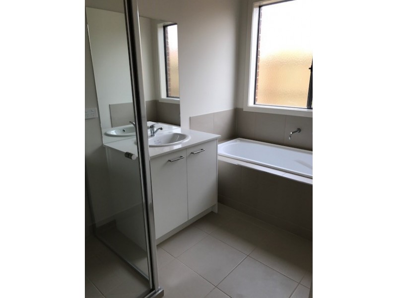 26 Chambers Crescent, Cranbourne North VIC 3977