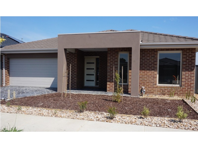 10 Flemington Way, Clyde North VIC 3978