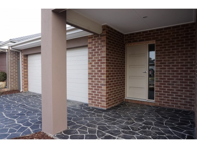 10 Flemington Way, Clyde North VIC 3978