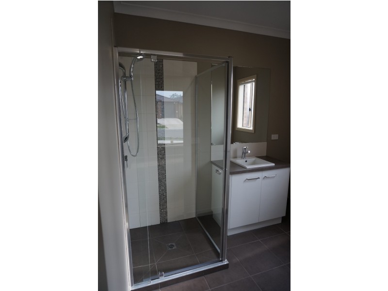 10 Flemington Way, Clyde North VIC 3978