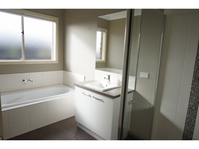 10 Flemington Way, Clyde North VIC 3978