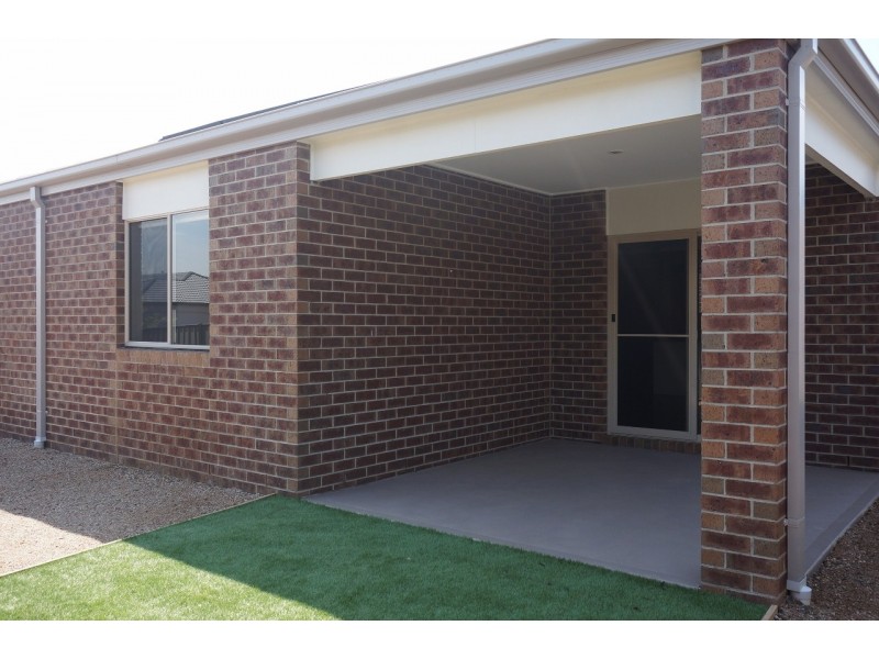 10 Flemington Way, Clyde North VIC 3978