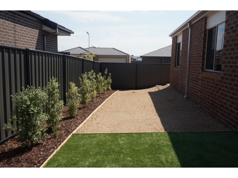 10 Flemington Way, Clyde North VIC 3978