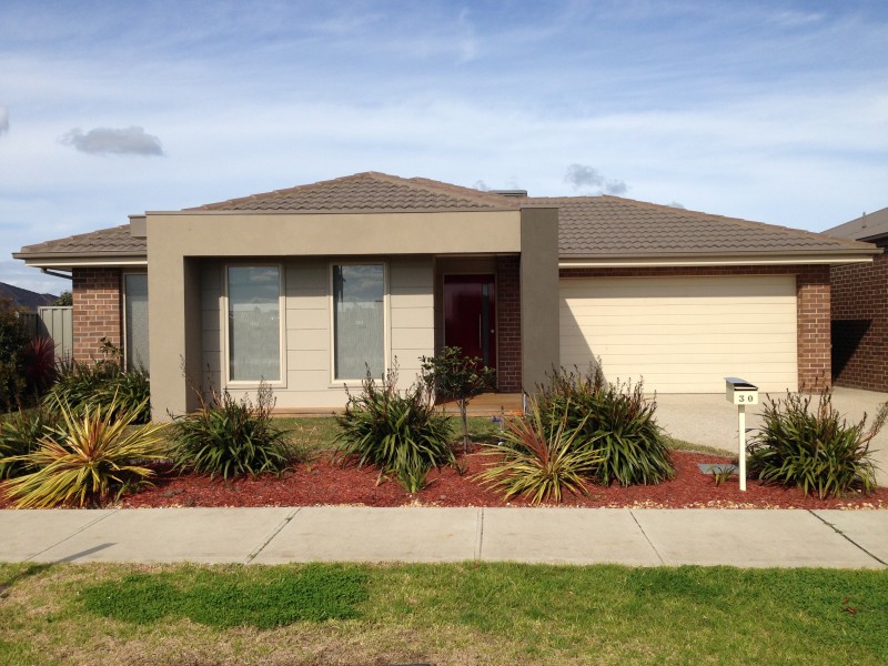 30 Prendergast Avenue, Cranbourne East VIC 3977